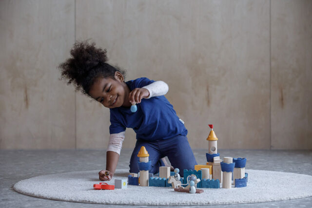 PLAN TOYS CASTLE BLOCKS - Image 2