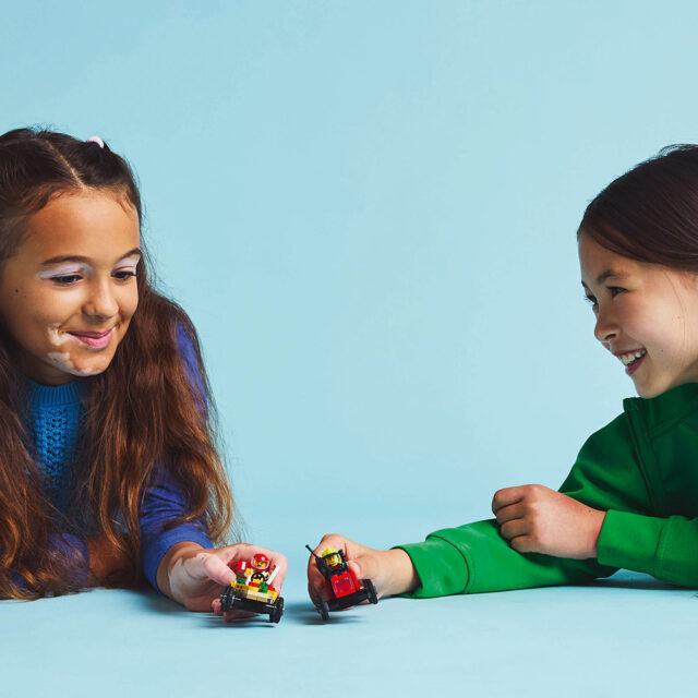LEGO® CITY ΠΑΚΕΤΟ ΑΓΩΝΙΣΤΙΚΩΝ ΑΥΤΟΚΙΝΗΤΩΝ - ΦΟΡΤΗΓΑΚΙ ΠΙΤΣΑΣ VS. ΠΥΡΟΣΒΕΣΤΙΚΟ ΦΟΡΤΗΓΟ - Image 5