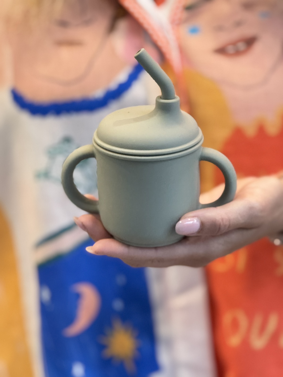 Silicone Cup with handles & straw sand - Image 3