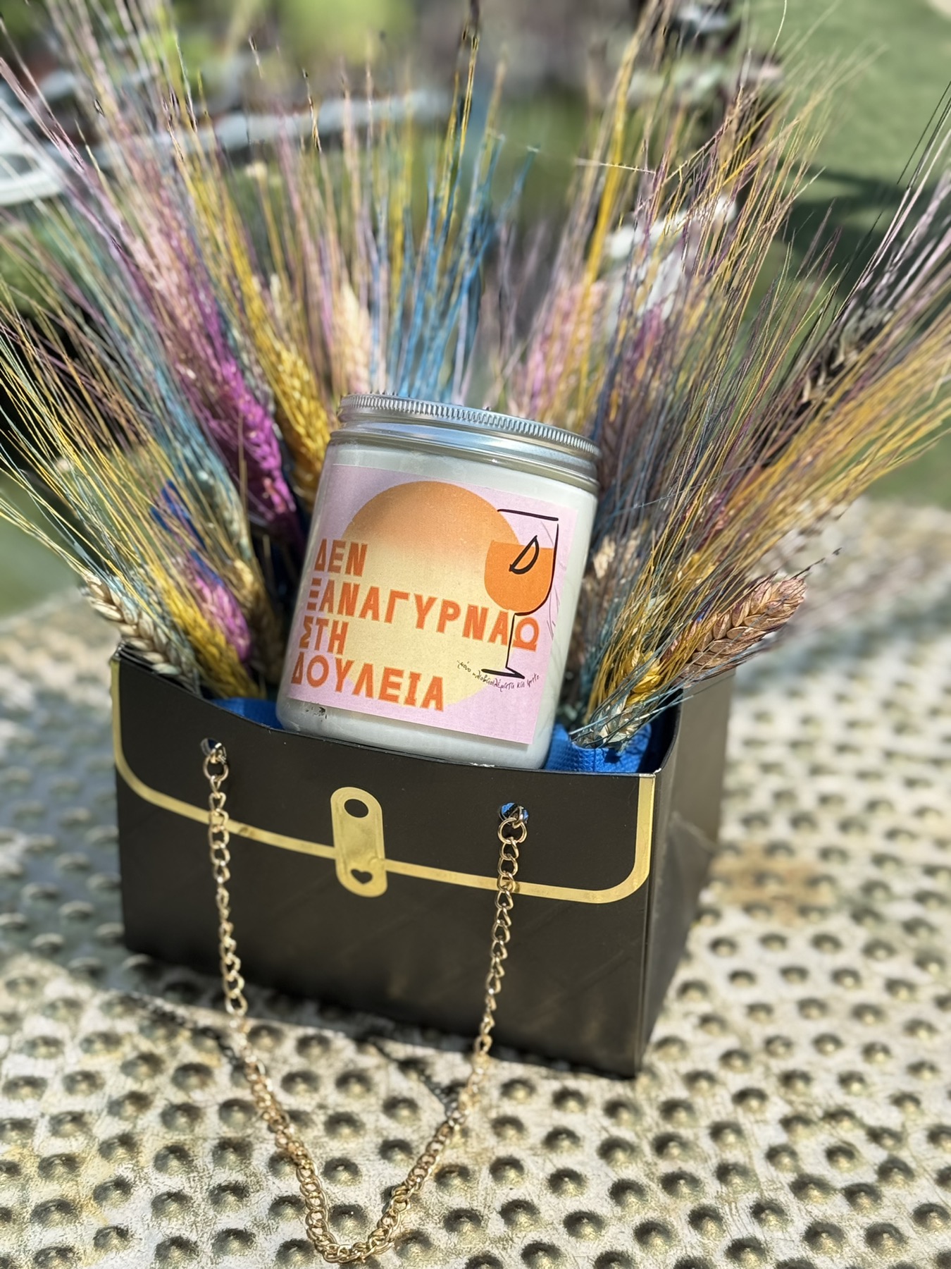 Σύνθεση με αποξηραμένα λουλούδια και κερί "ΔΕΝ ΞΑΝΑΓΥΡΝΑΩ ΣΤΗΝ ΔΟΥΛΕΙΑ" - Image 2